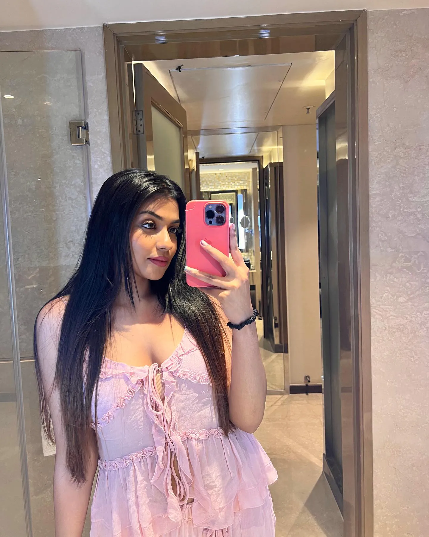 Mili Kya Mili - mili-kya-mili-sexy-18.webp